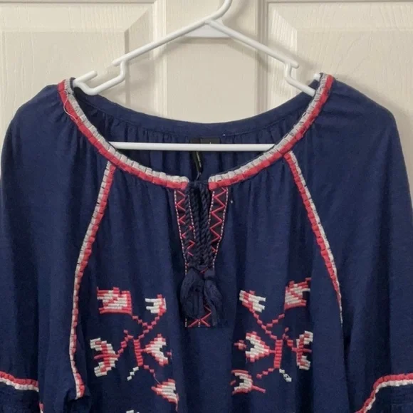 New Directions. Top. Size L. - Picture 3 of 7